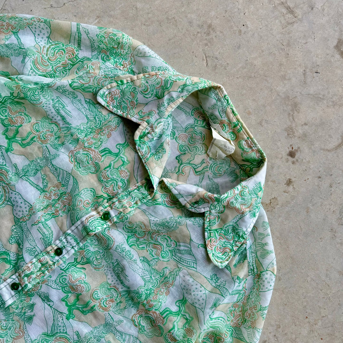 Vintage Rolling Hills Green Button up